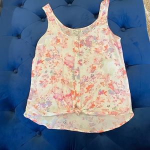 Kirra knotted button up top w/ painted flowers 🌸